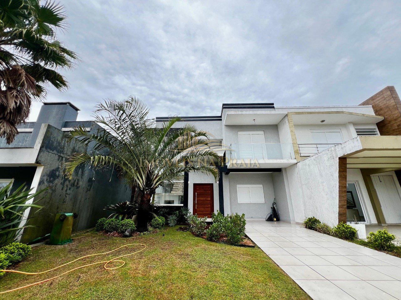 Casa em Condomínio no Las Palmas.