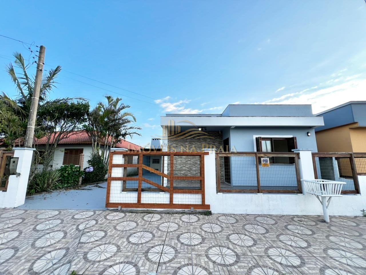 Casa 3 dormitórios no bairro Rainha do Mar