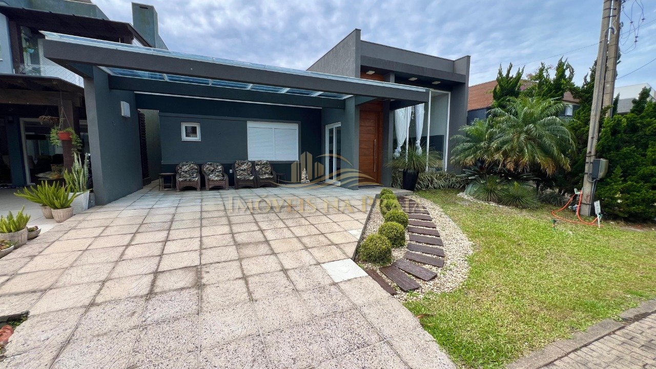 Casa em Condomínio no Las Palmas.