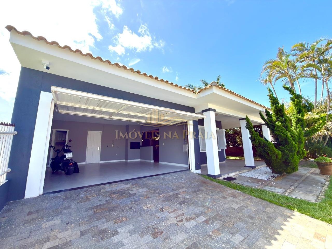 Casa 3 dormitórios no bairro Atlântida