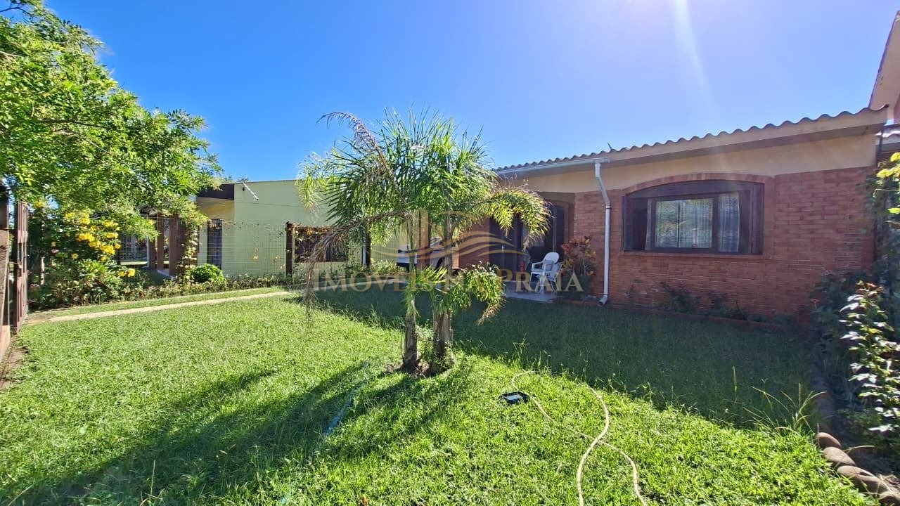 Casa 3 dormitórios no bairro Rainha do Mar