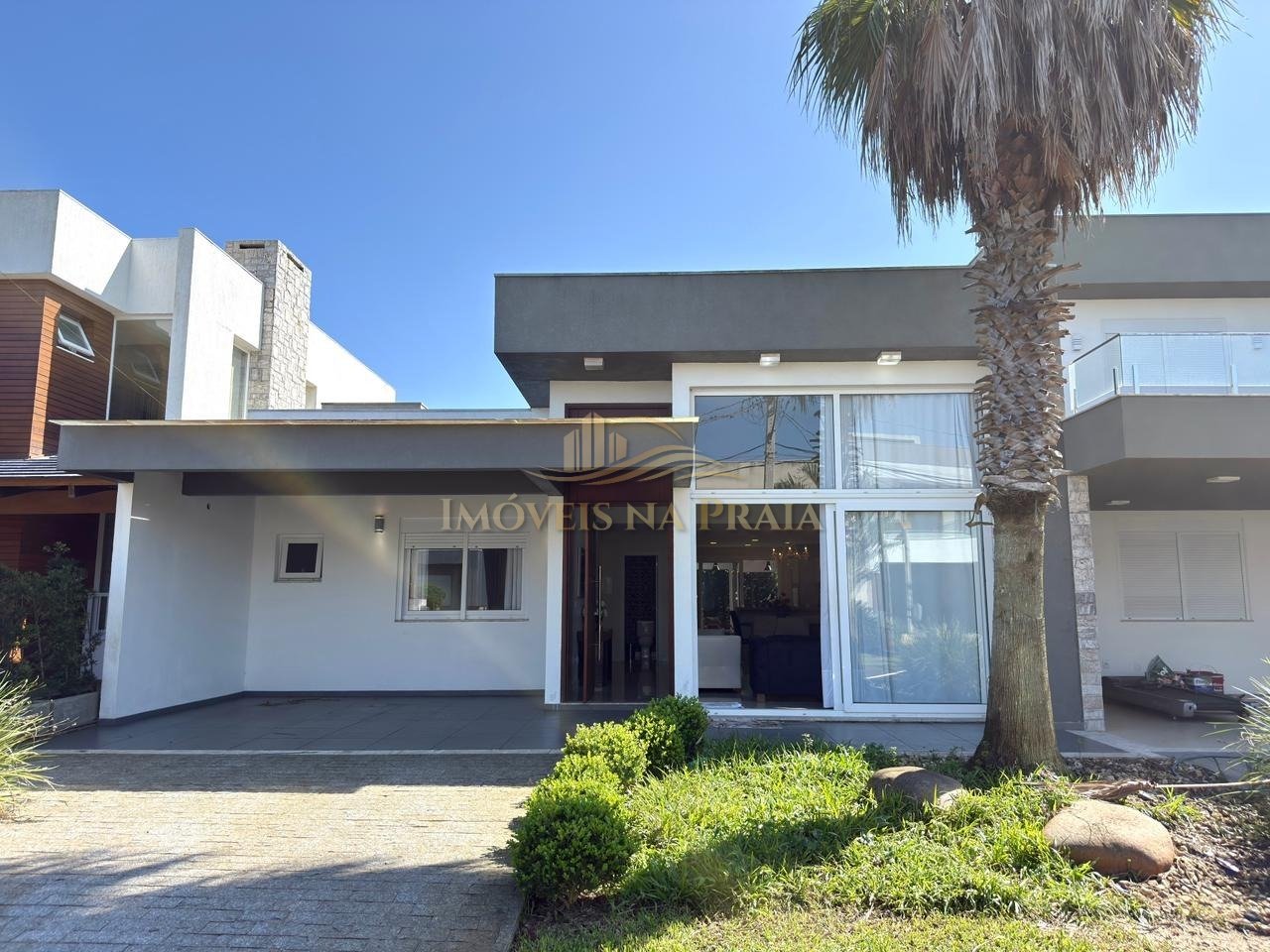 Casa em Condomínio no Las Palmas.