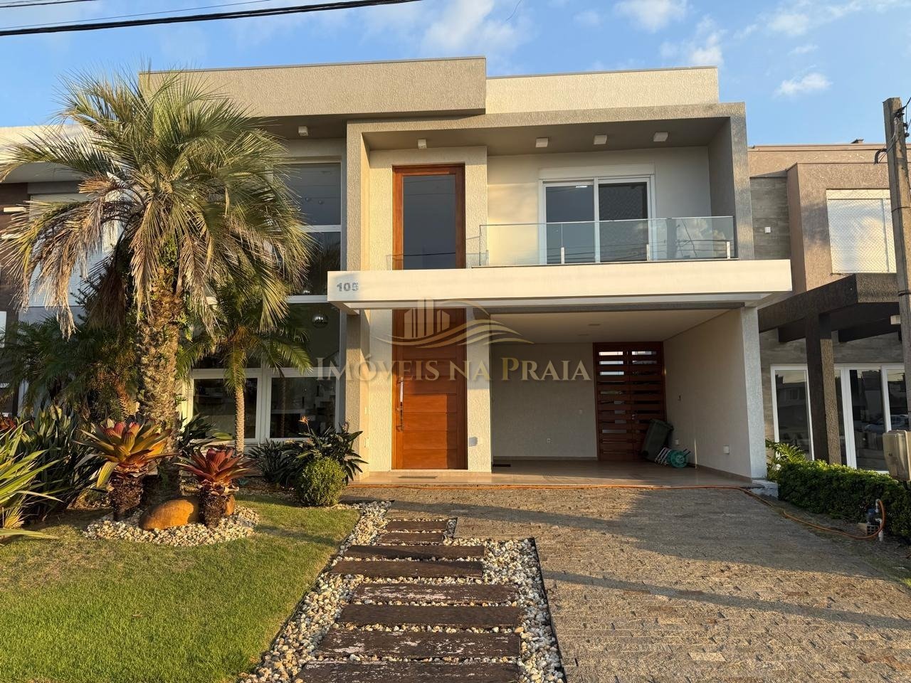 Casa em Condomínio no Las Palmas.