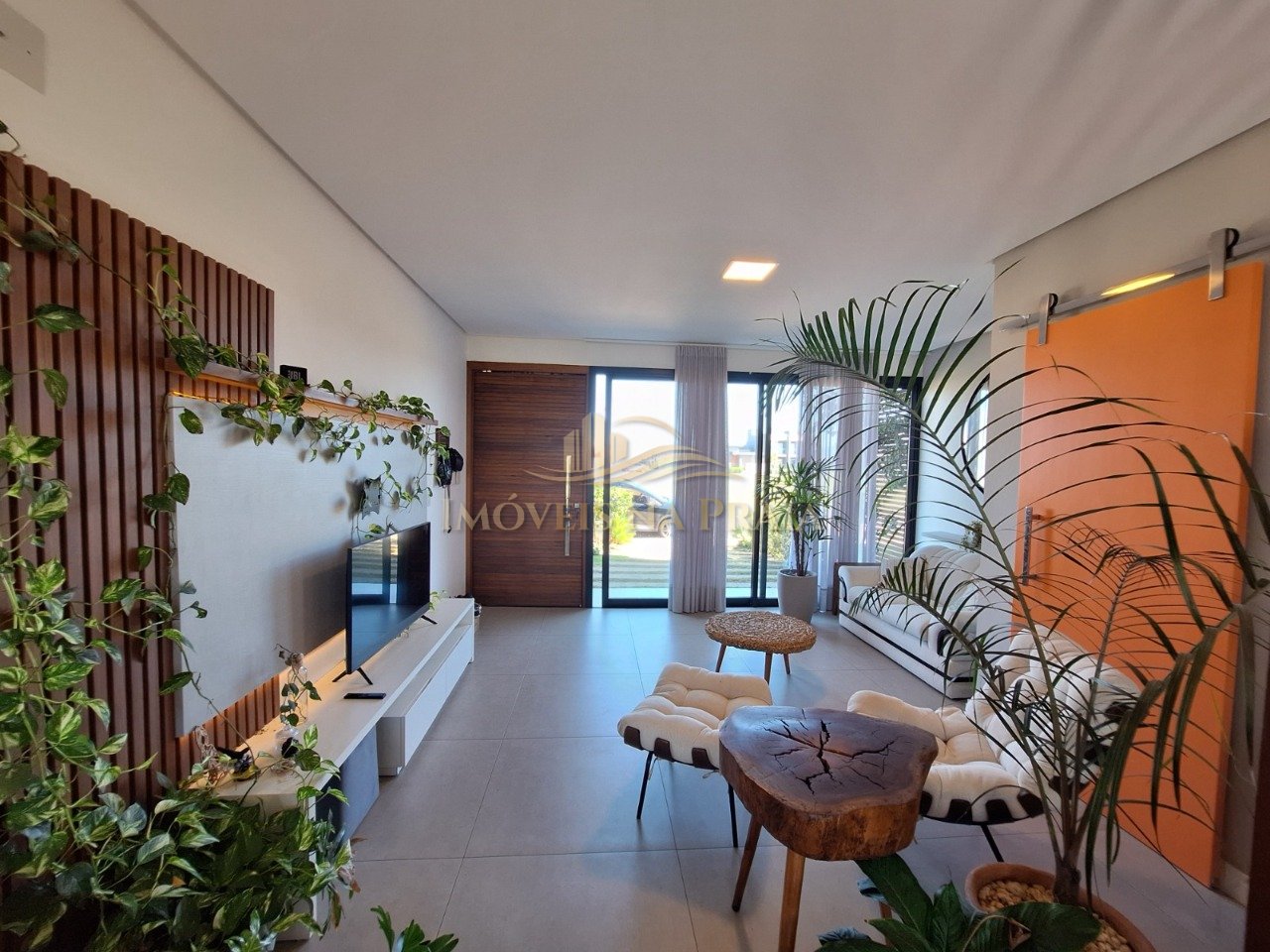 Duplex no bairro planejado Santorini.
