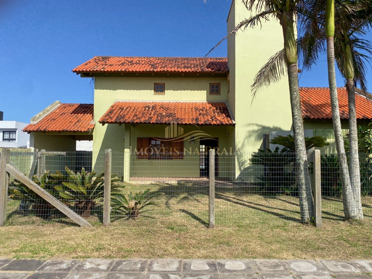 Casa 04 dormitórios em Atlântida