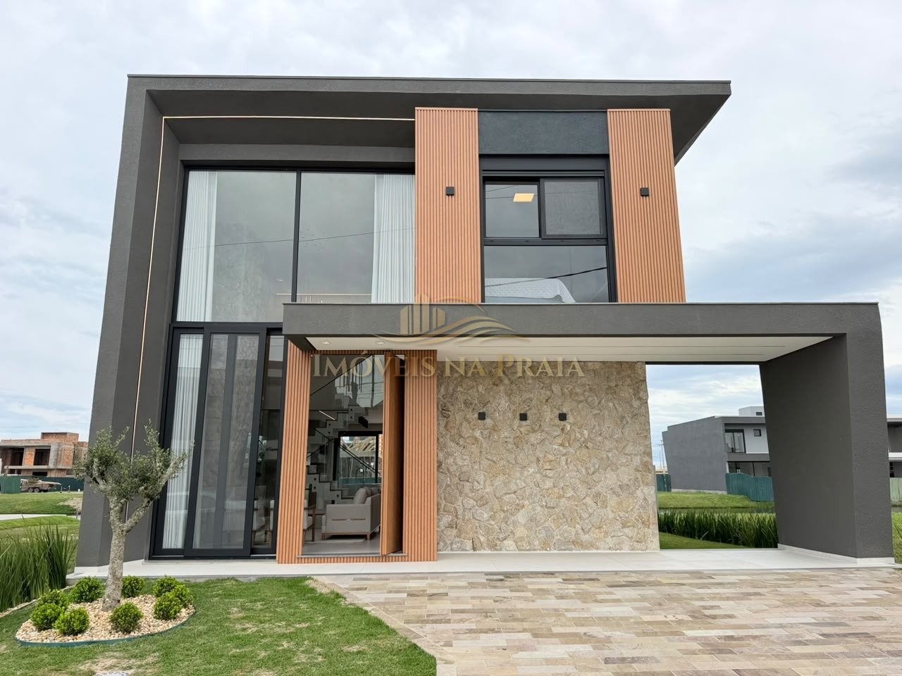 Casa em condomínio no Zen .