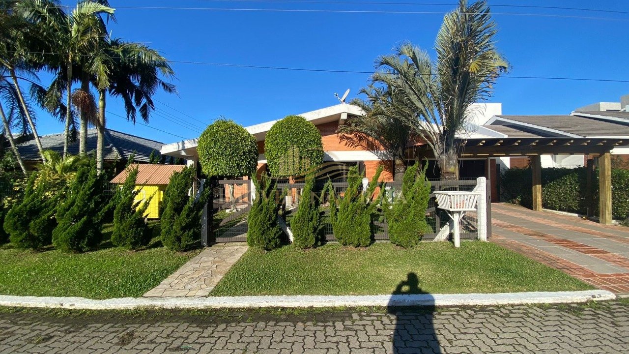 Casa 3 dormitórios no bairro Atlântida