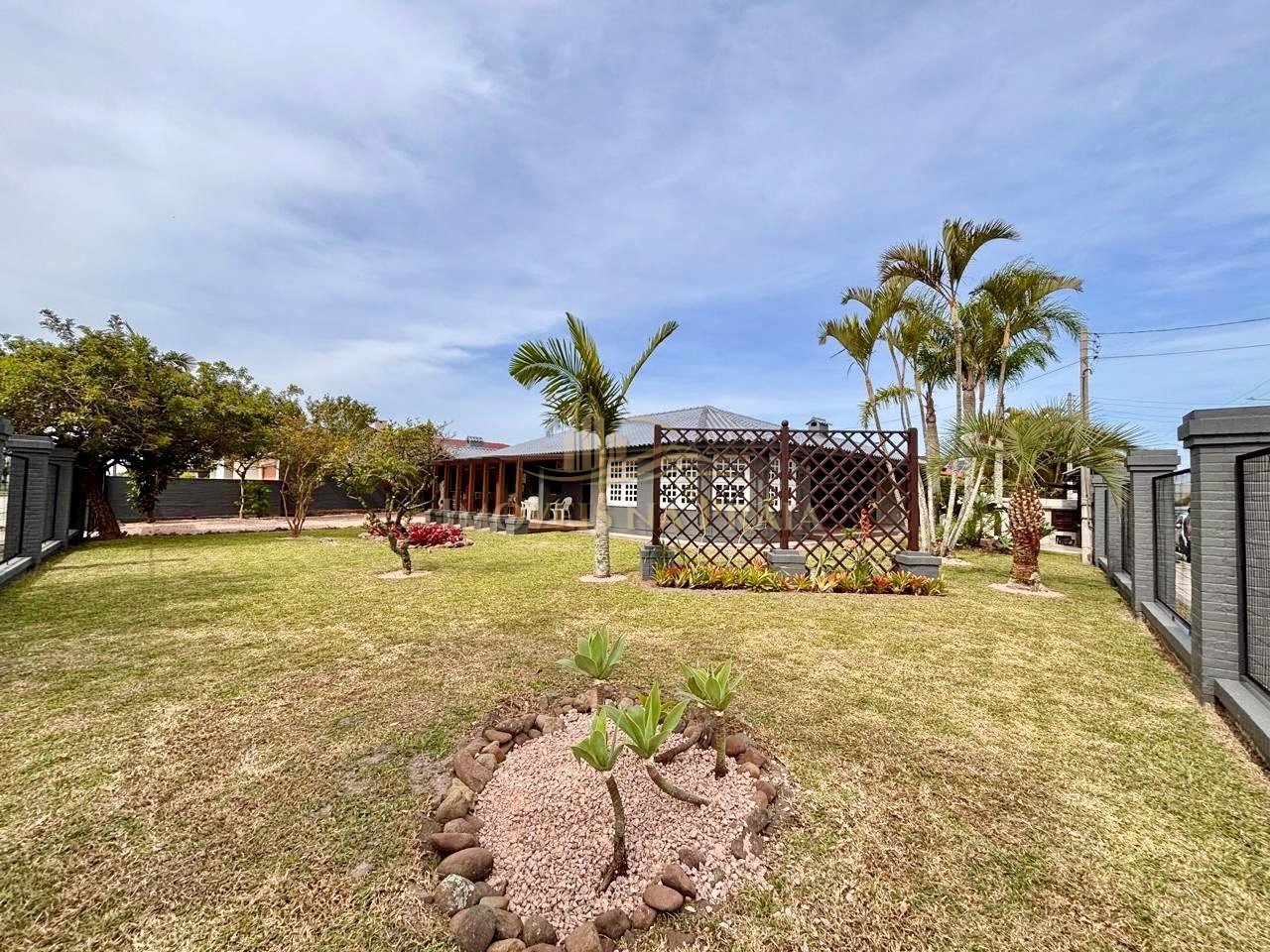 Casa com 3 dormitórios no Centro de Xangri-Lá.