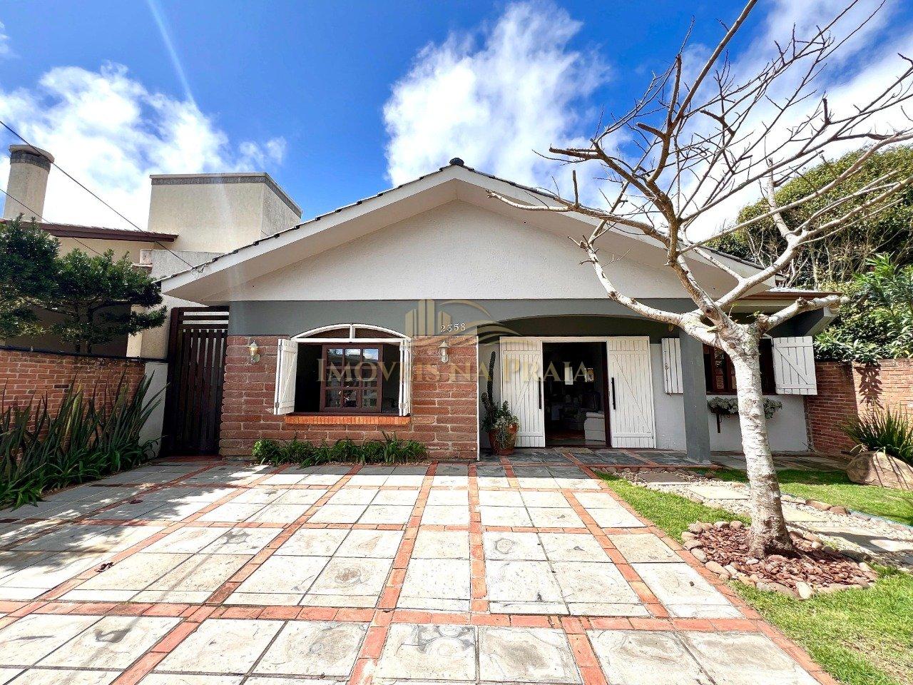 Casa 4 Dormitório(s) Bairro Centro