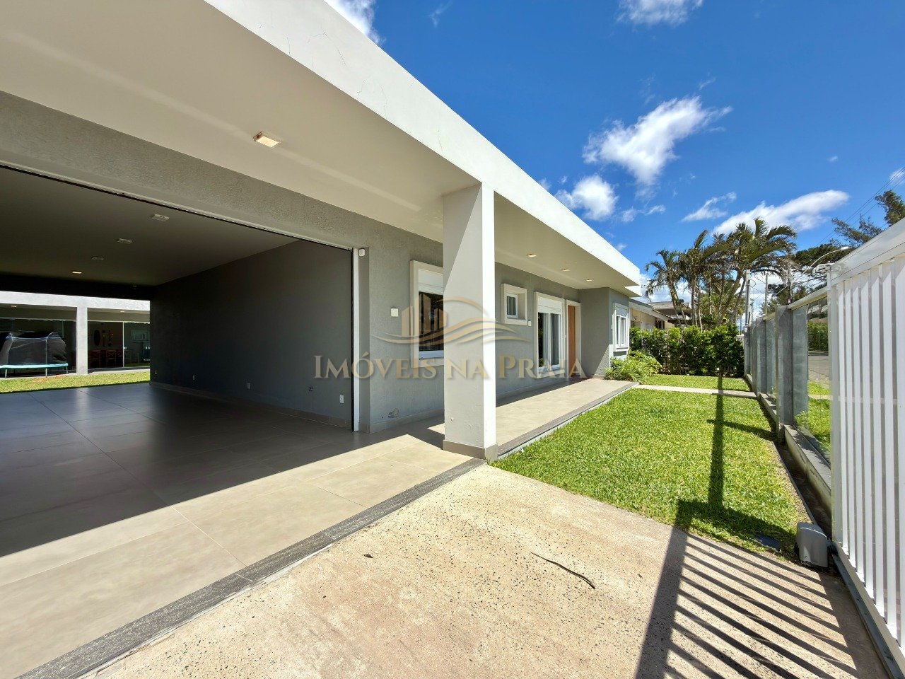 Foto 2 — Casa em Atlântida com 6 dormitórios.