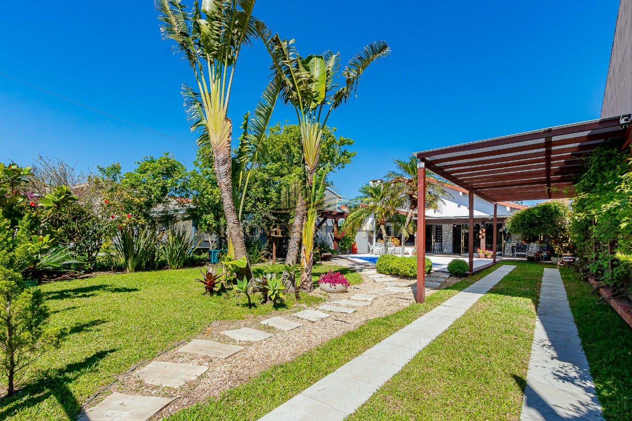 Casa com 3 dormitórios no Centro de Xangri-Lá.