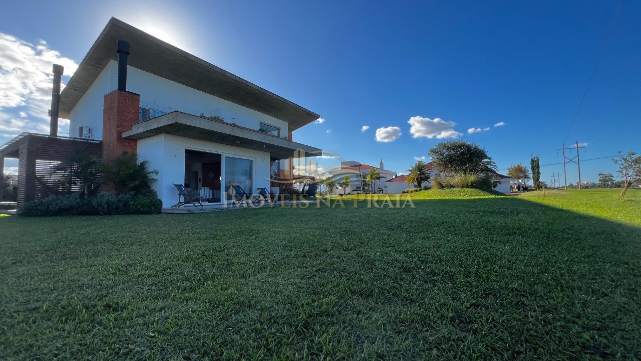 Casa em Condomínio no Green Village.