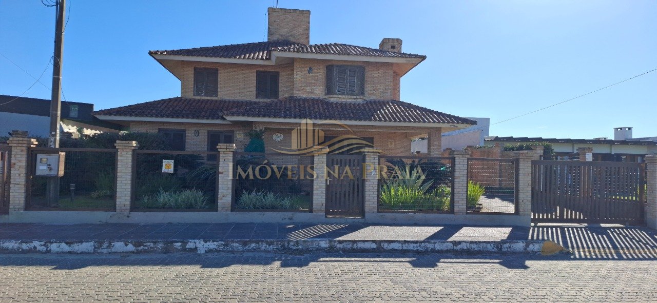 Foto 2 — Casa com 6 dormitórios em Atlântida.