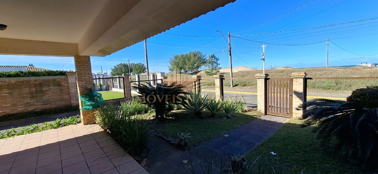 Foto 5 — Casa com 6 dormitórios em Atlântida.