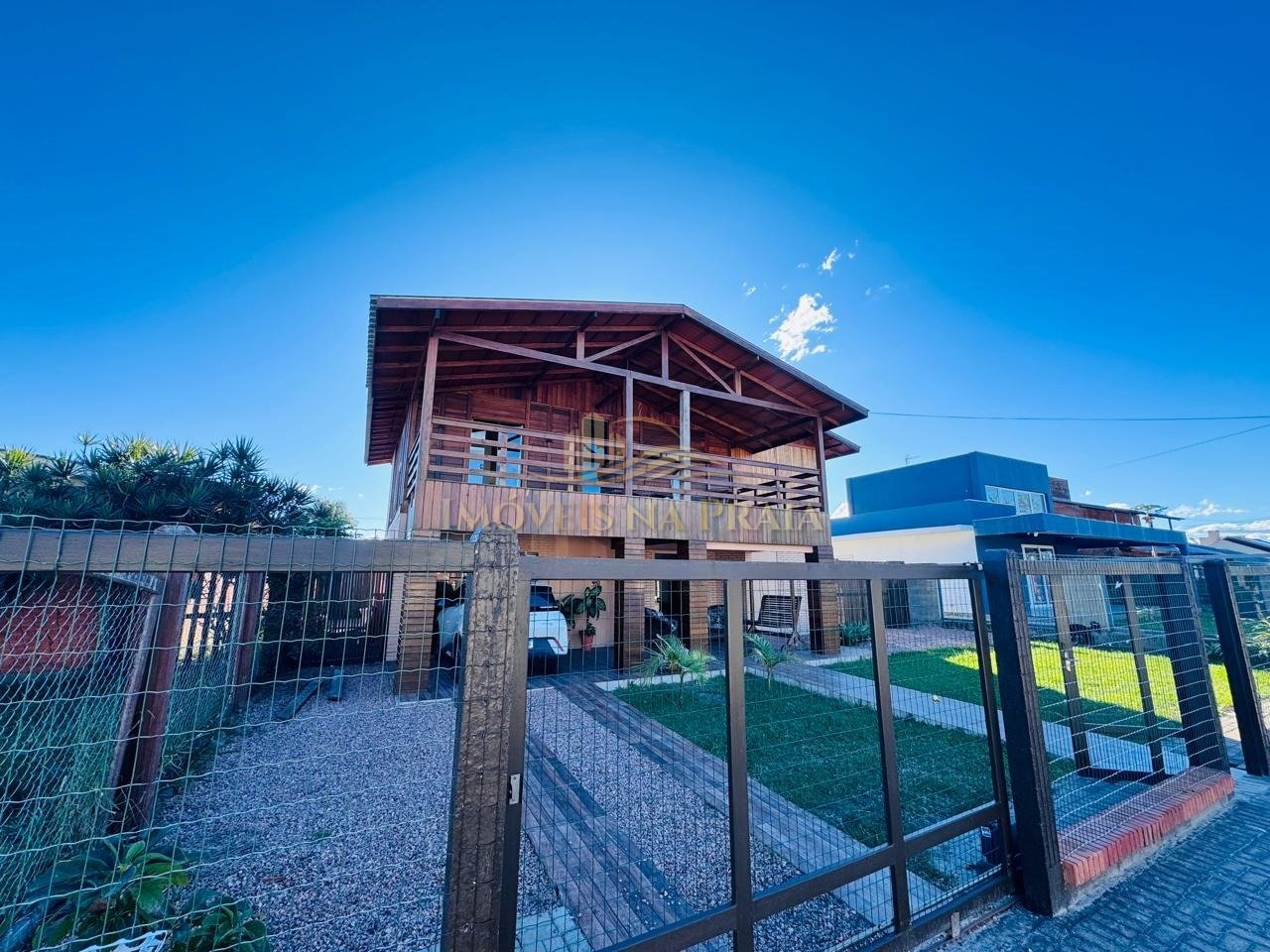 Casa com 5 dormitórios em Atlântida.