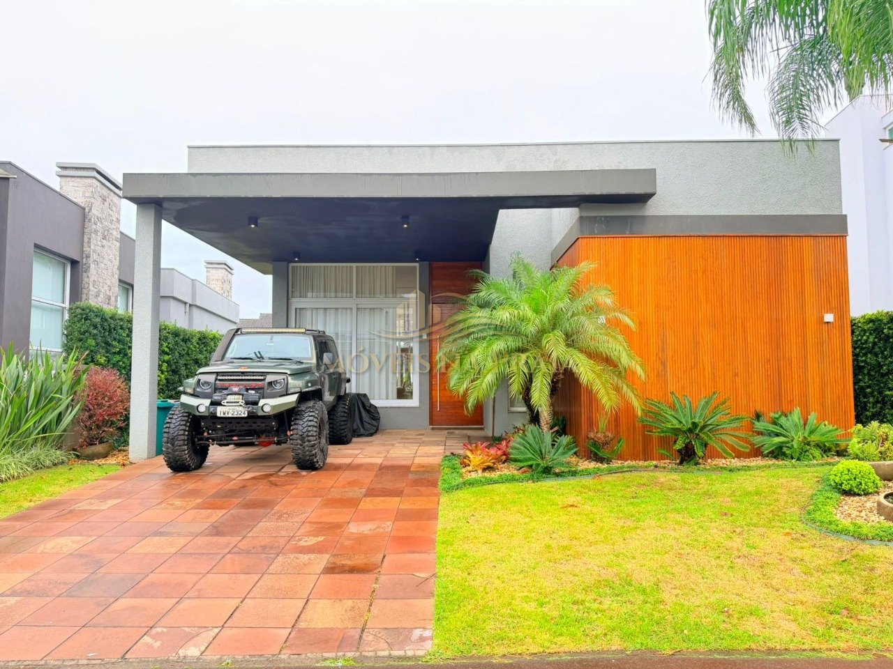 Casa em Condomínio no Malibu Beach Residence.