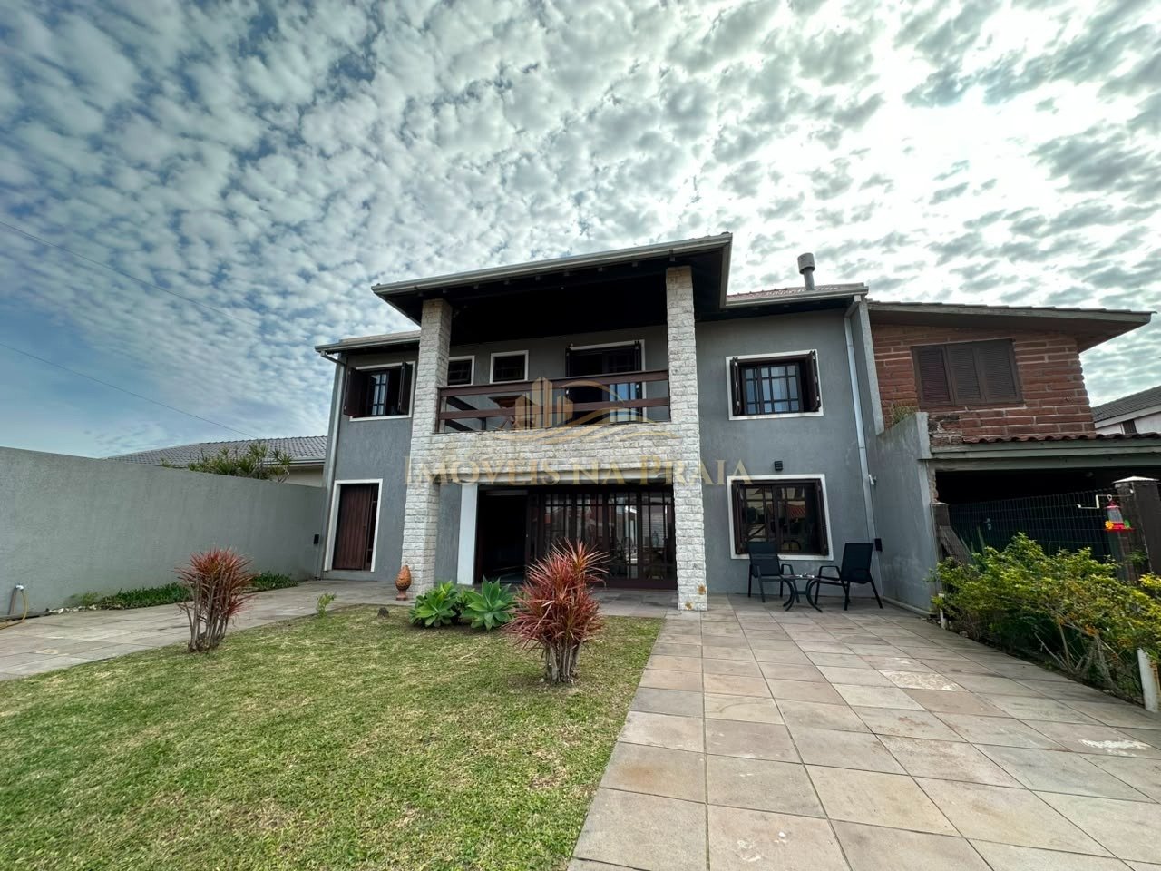 Casa com 3 dormitórios em Rainha do Mar.