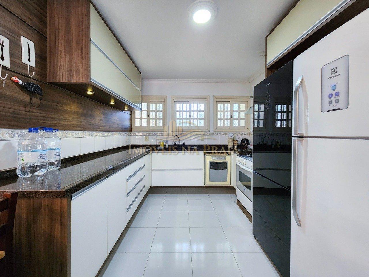 Foto 9 — Casa com  04 dormitórios em Atântida .