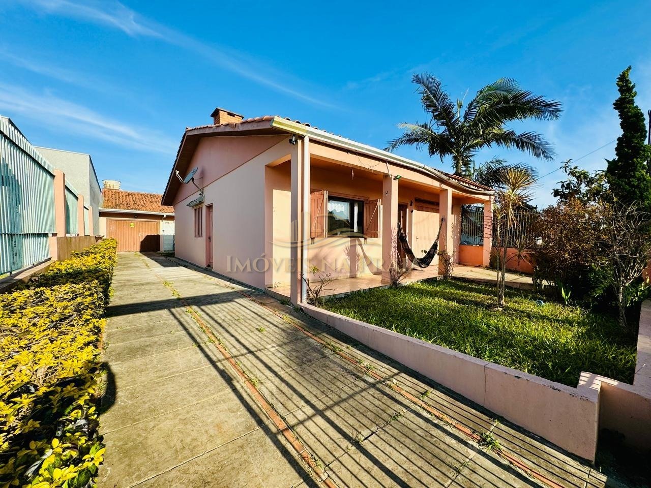 Casa 2 dormitórios no bairro Rainha do Mar