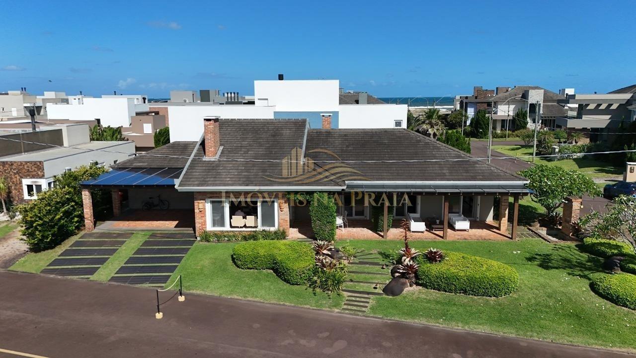 Casa em Condomínio no Atlântico Villas Club.