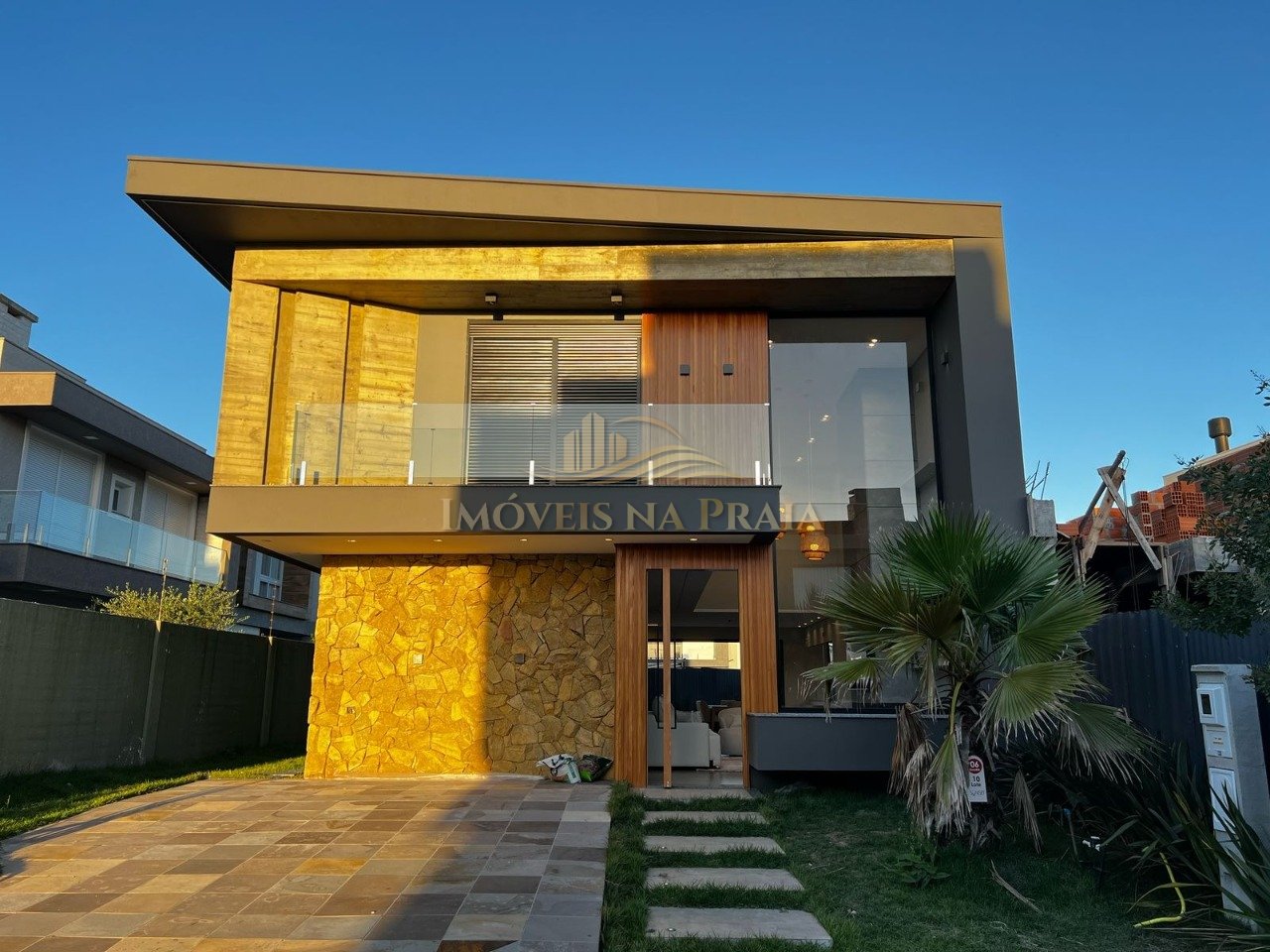 Casa em Condomínio no Sunset.