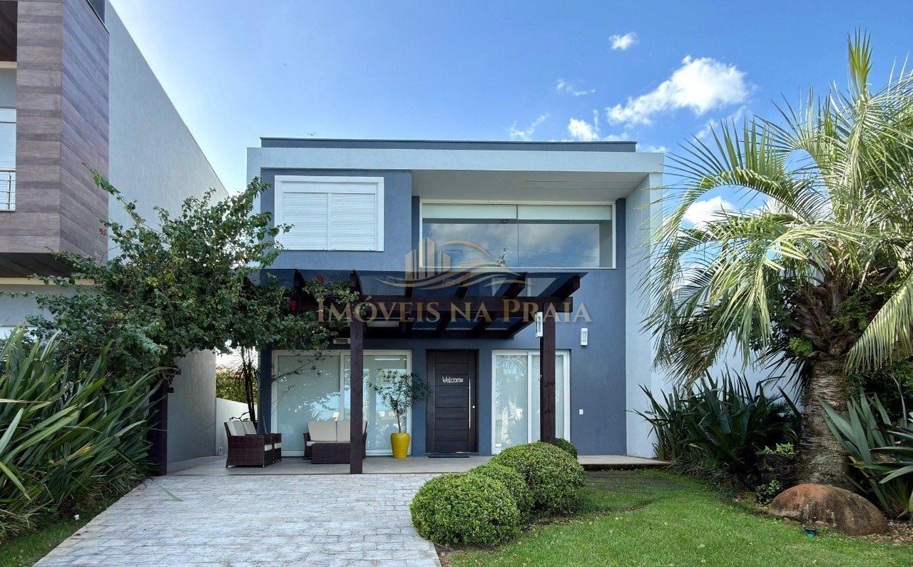 Casa em Condomínio no Las Palmas.