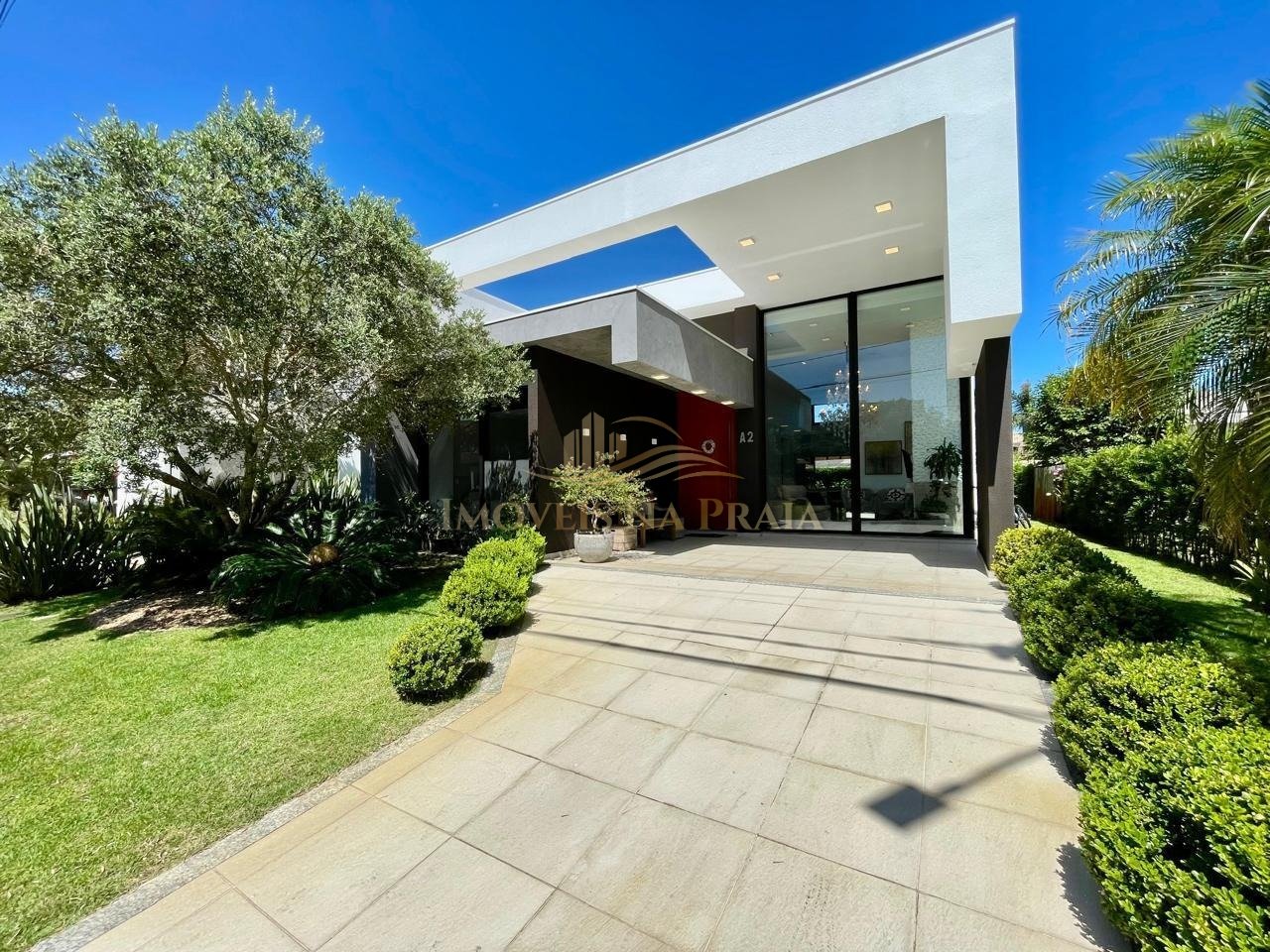 Casa em Condomínio no Malibu Beach Residence.