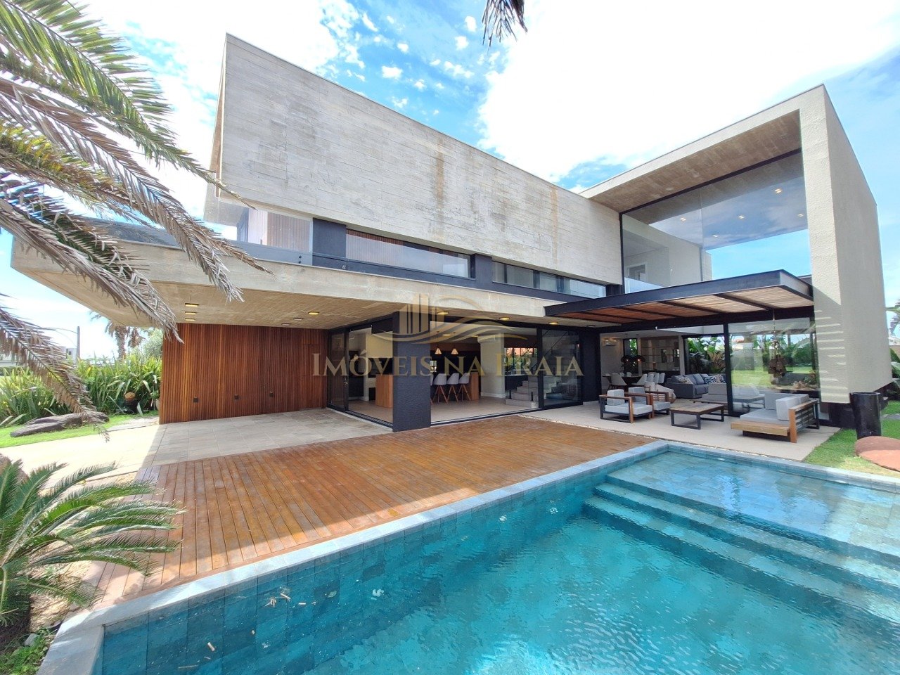Casa em Condomínio no Playa Vista.
